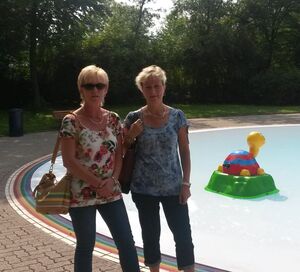 v.l.n.r. Christiane Laschinski, Martina Schnell und Wasserschildkröte
